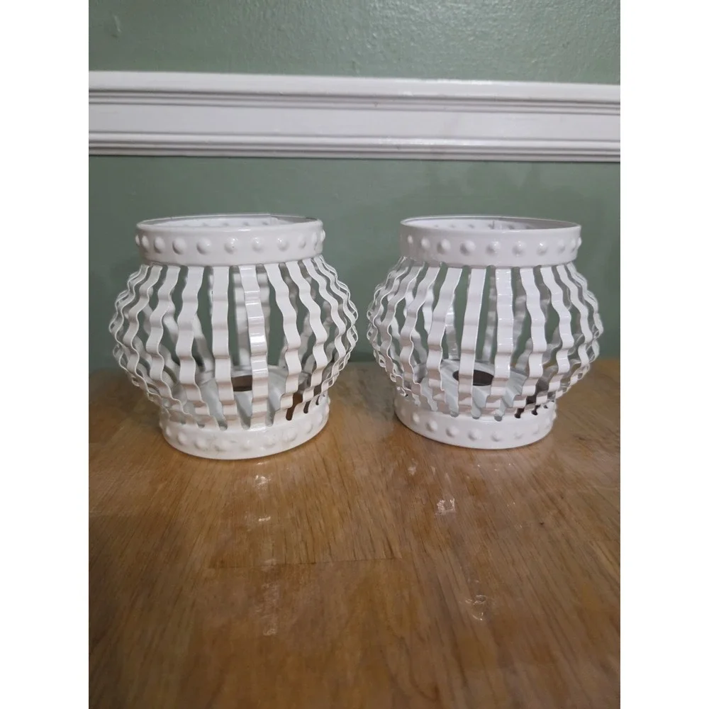 Crimped White Metal Home Interior Candleholder Covers for Votive Cups